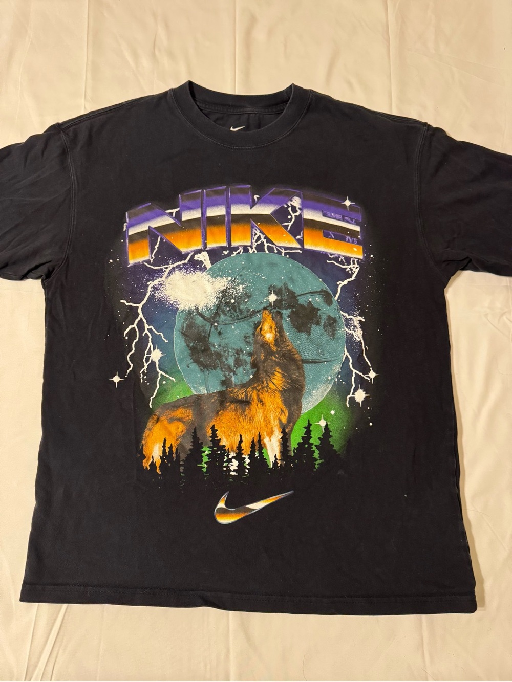 Vintage Nike Black Graphic Wolf Short-Sleeve Tee with Night Sky Print Medium - Picture 2 of 7